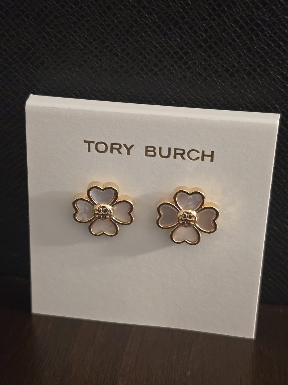 NEW Tory Burch Mother of Pearl Clover Flower Stud Earrings Gold Tone - Picture 2 of 4